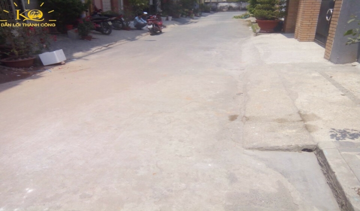 Đường trước nhà rộng thoáng Đường trước nhà rộng thoáng