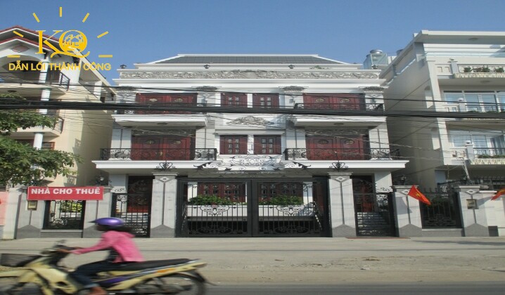 nhìn từ bên ngoài
