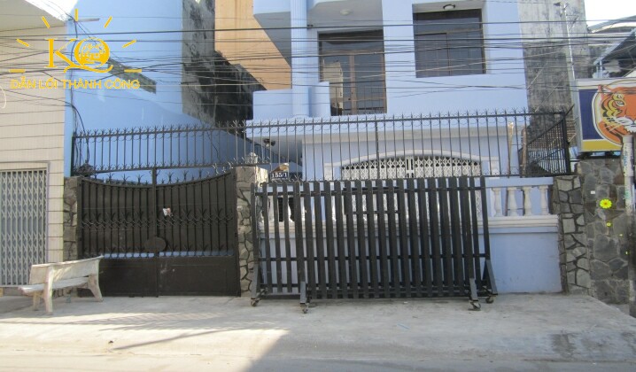Mặt tiền trước căn nhà