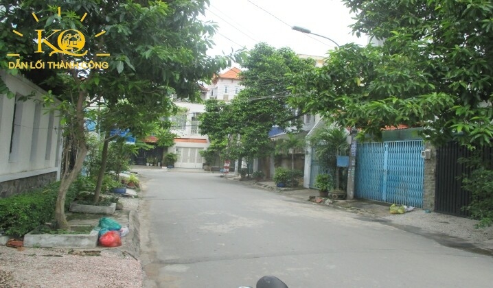 Đường trước nhà