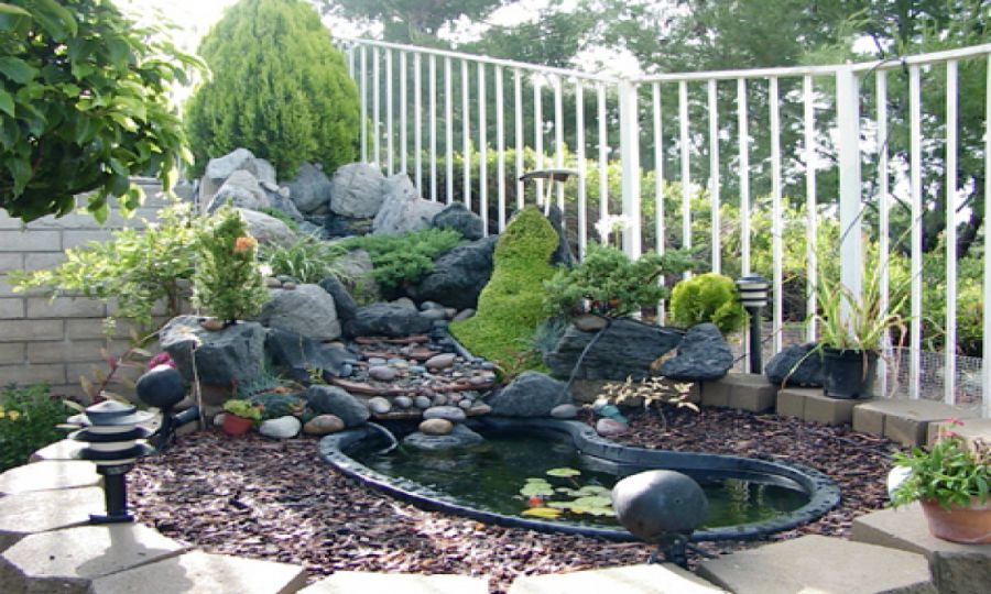 Thiết kế sân vườn với những vật liệu tự nhiên như gỗ, đá, sỏi hoặc các loại gạch. Thiết kế sân vườn với những vật liệu tự nhiên như gỗ, đá, sỏi hoặc các loại gạch.